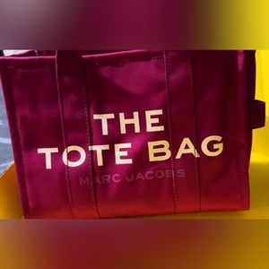 Marc Jacobs Medium tote in Lipstick pick